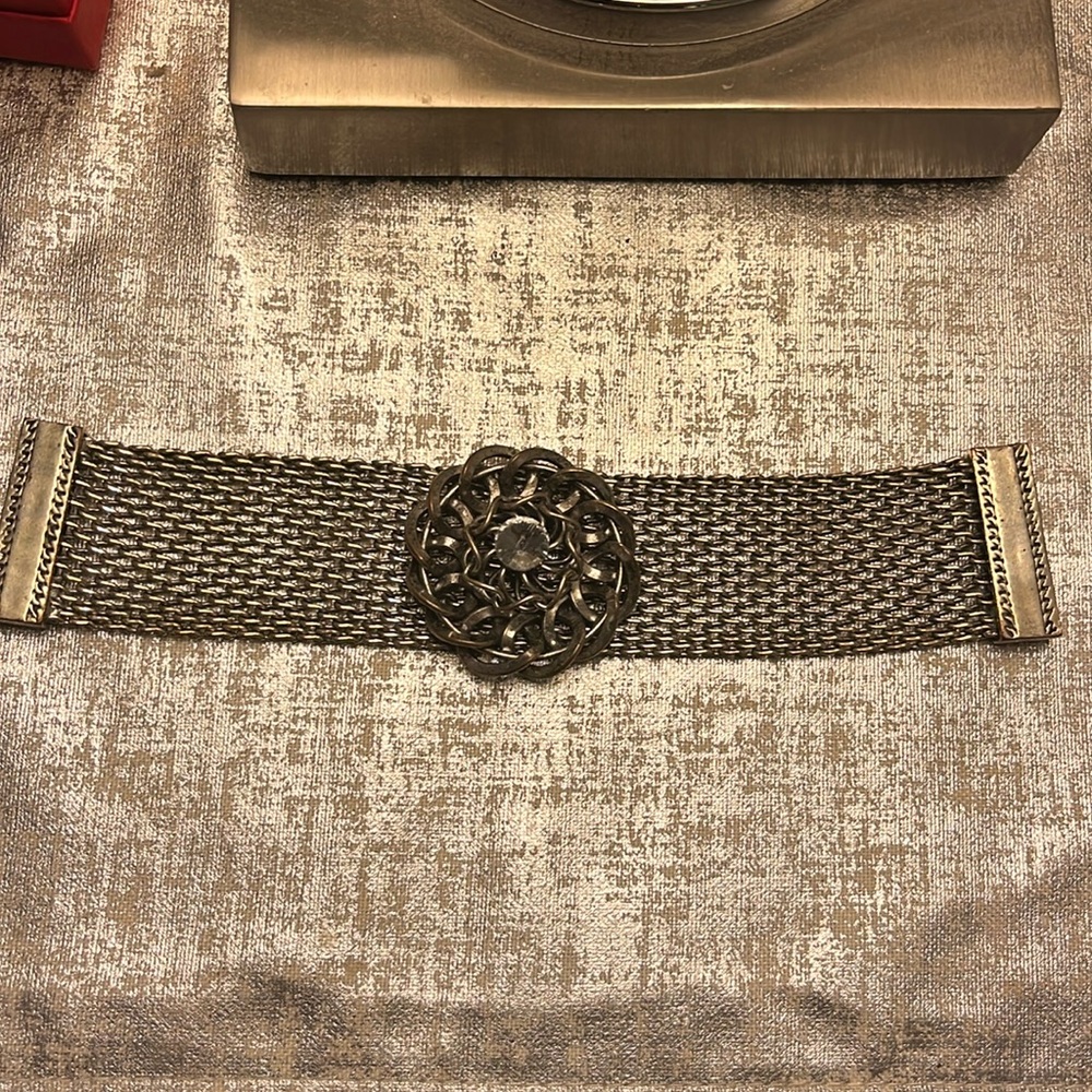 Silver tone, clear stone in the center of a silver medallion bracelet